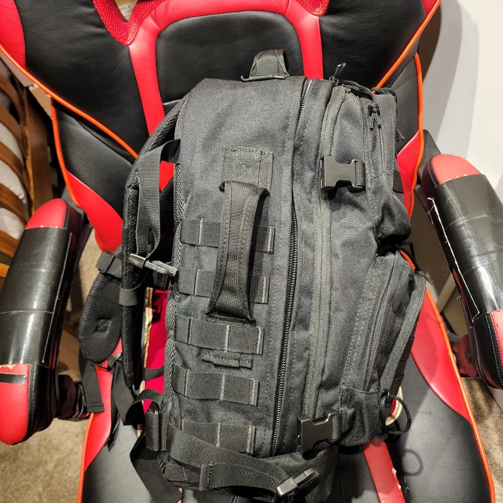 Backpack - Picture 3 of 7